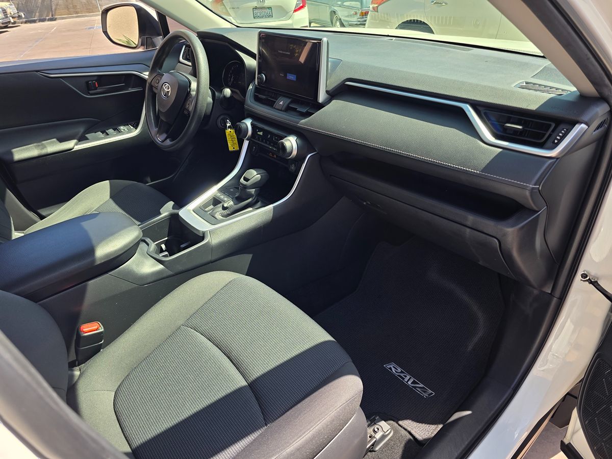 Toyota RAV4 photo 14