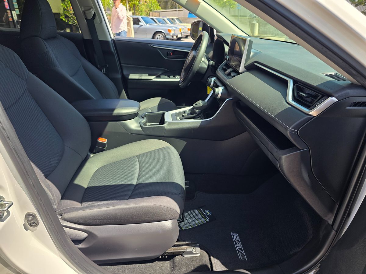 Toyota RAV4 photo 15