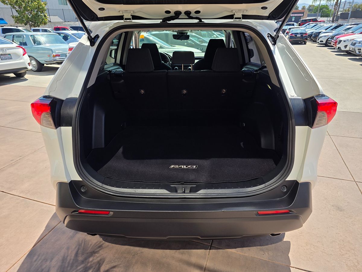 Toyota RAV4 photo 18