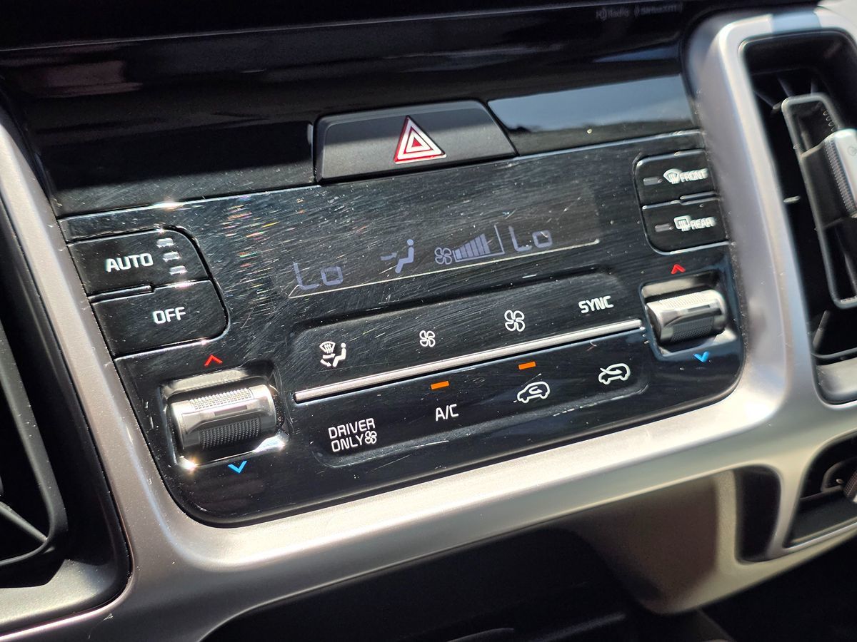 2022 Kia Sorento S Hybrid - Photo 40