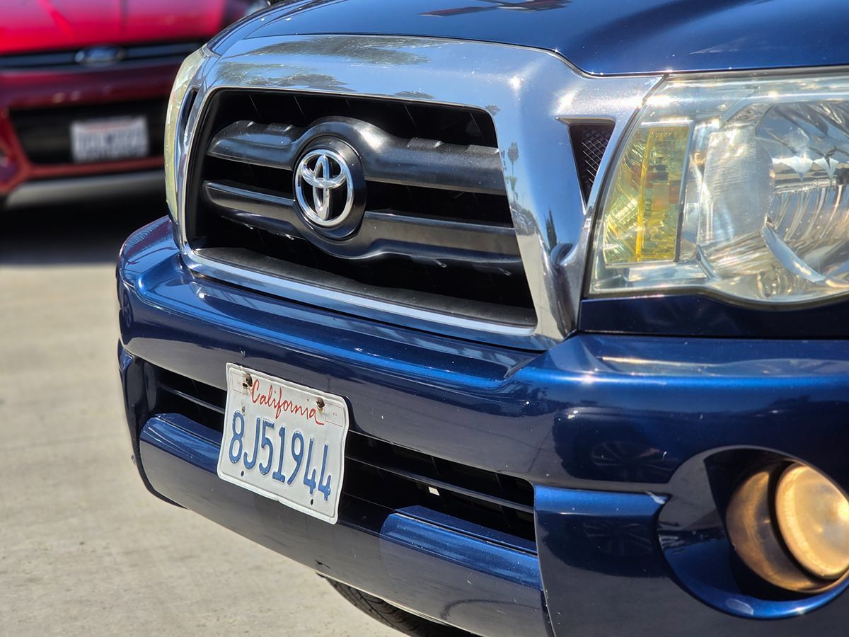 Toyota Tacoma photo 8