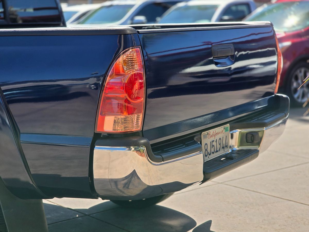 Toyota Tacoma photo 10