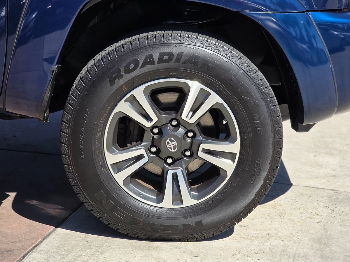 Toyota Tacoma photo 13