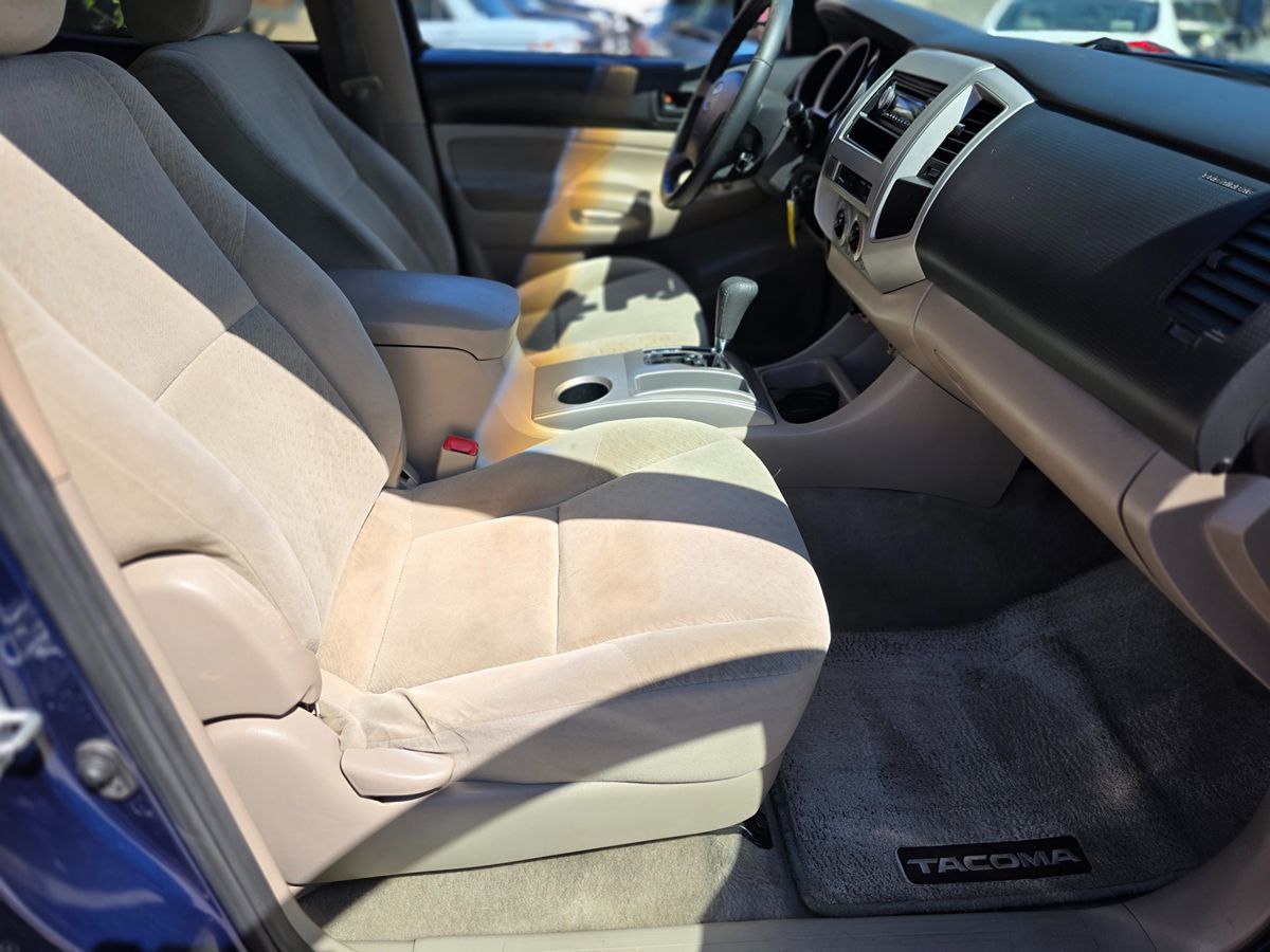 Toyota Tacoma photo 16