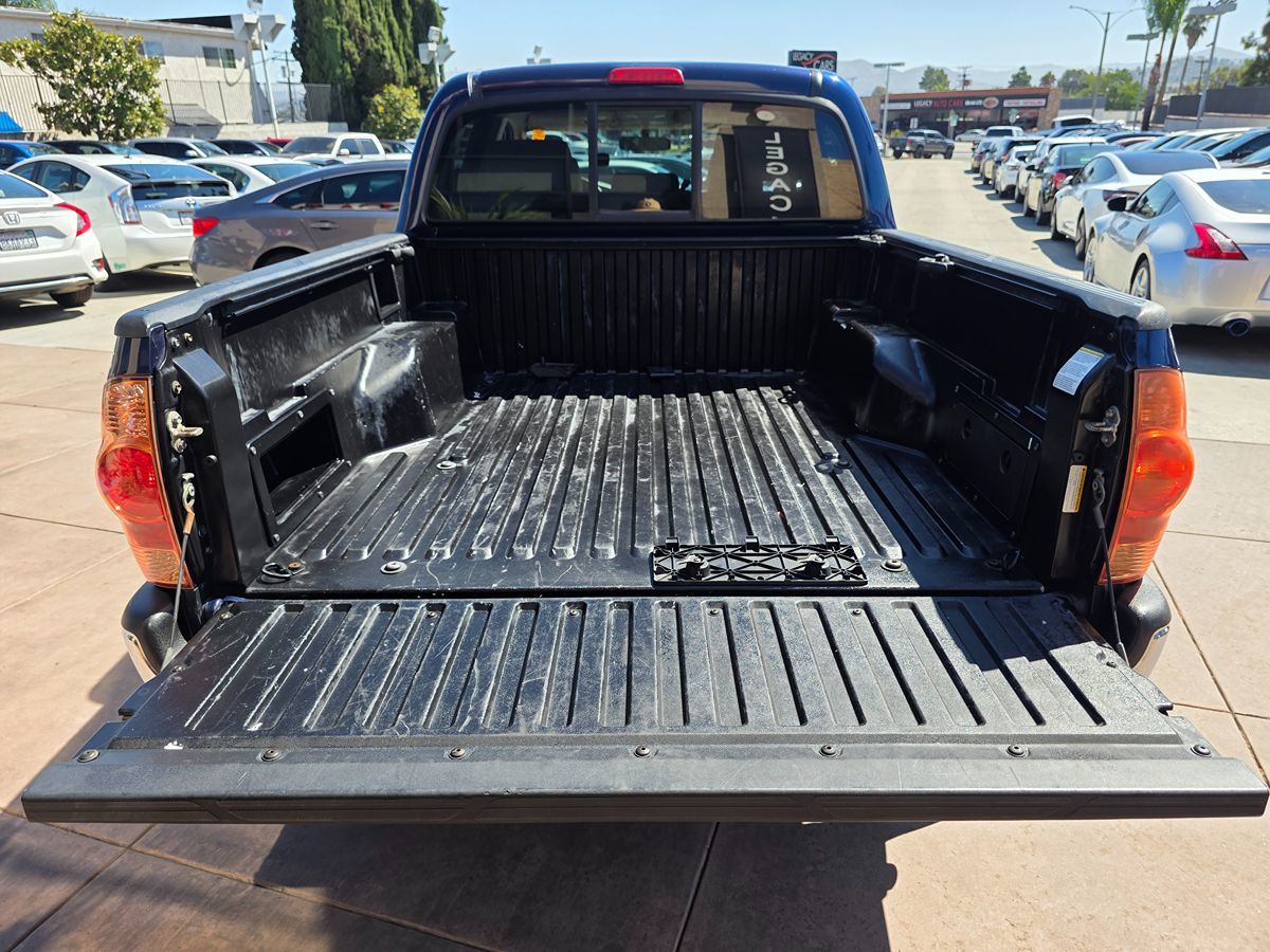 Toyota Tacoma photo 19