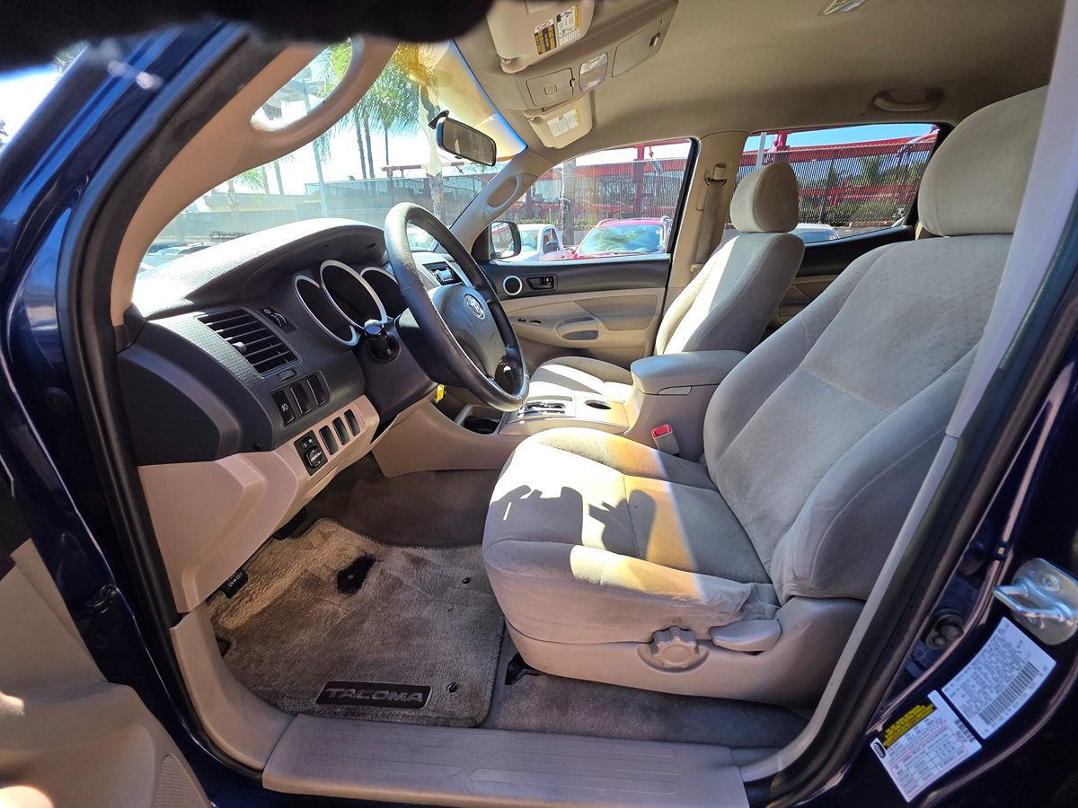 Toyota Tacoma photo 21