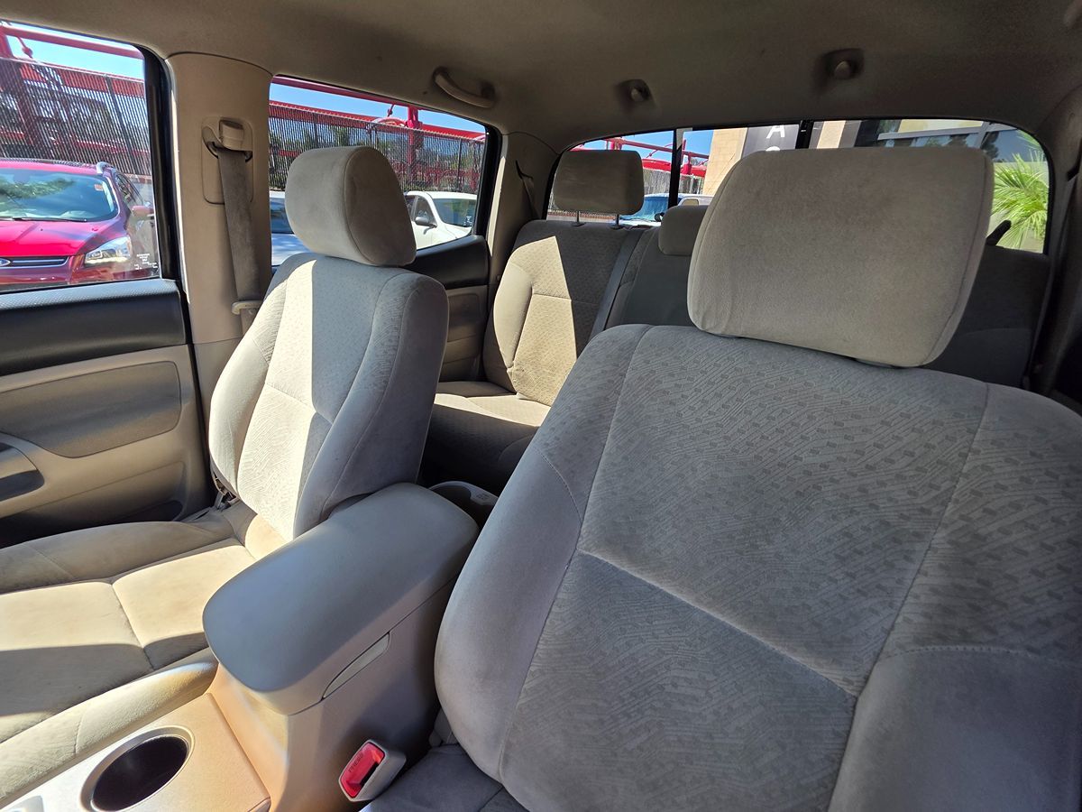 Toyota Tacoma photo 22