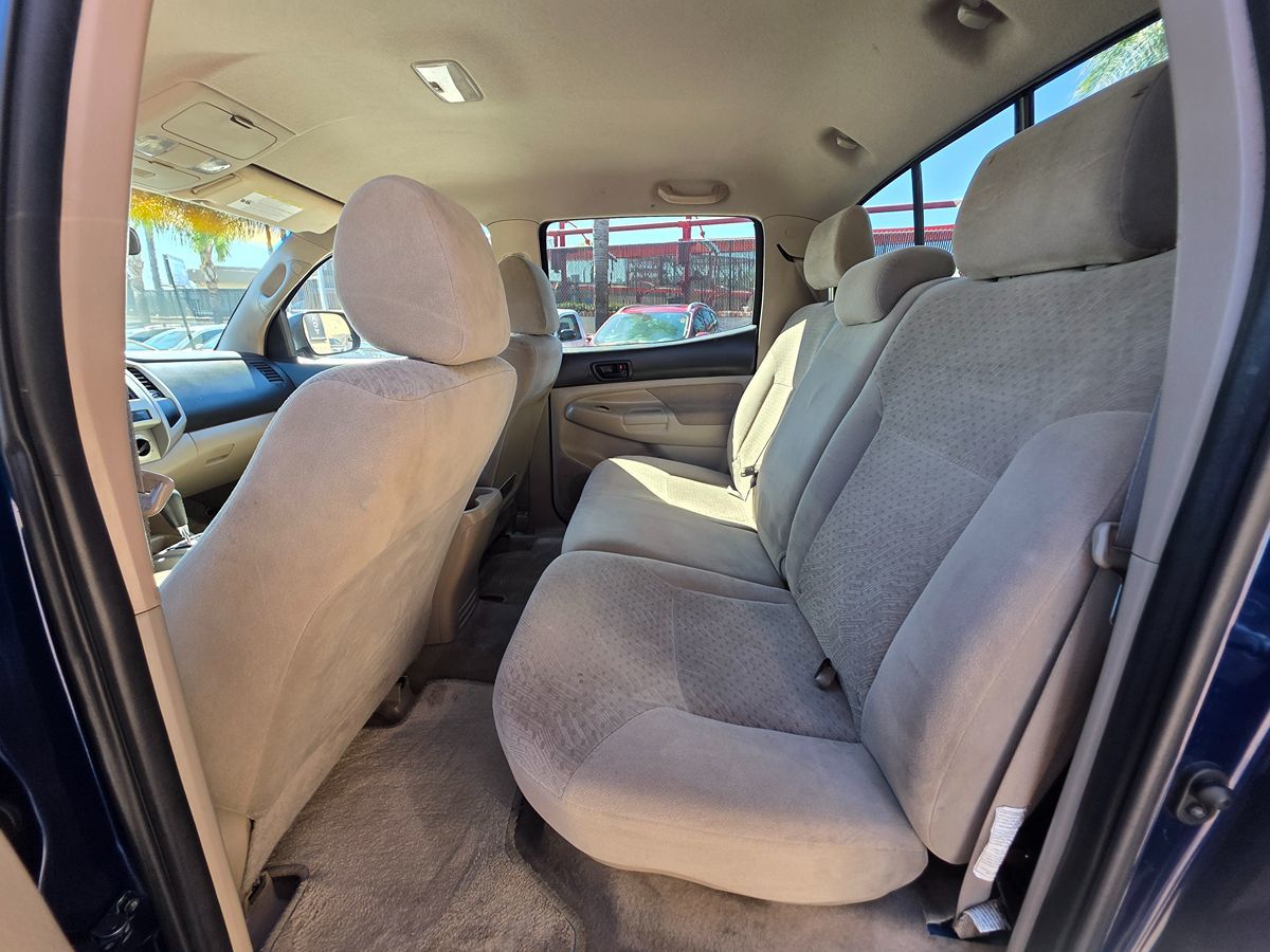 Toyota Tacoma photo 23