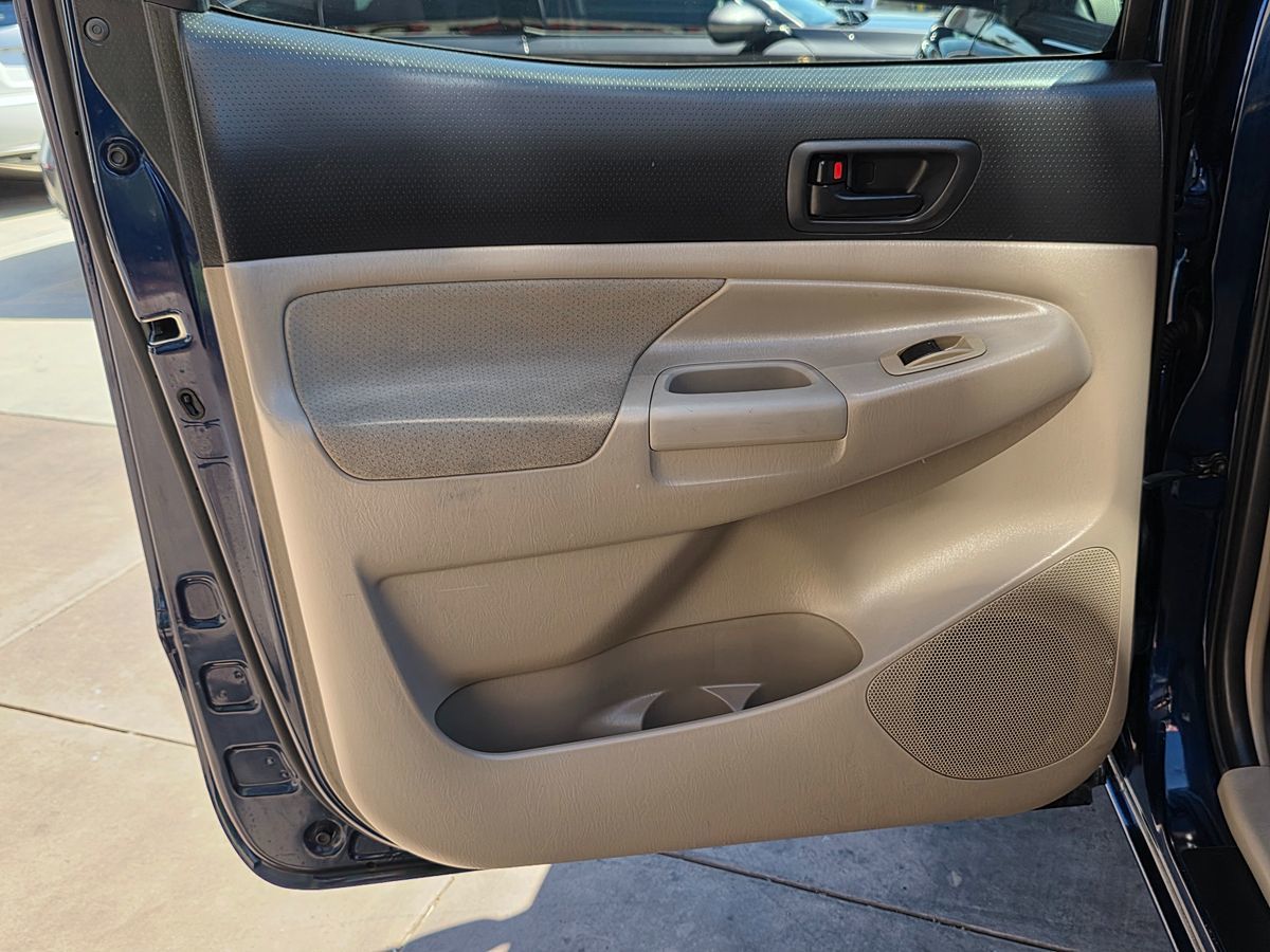 Toyota Tacoma photo 26