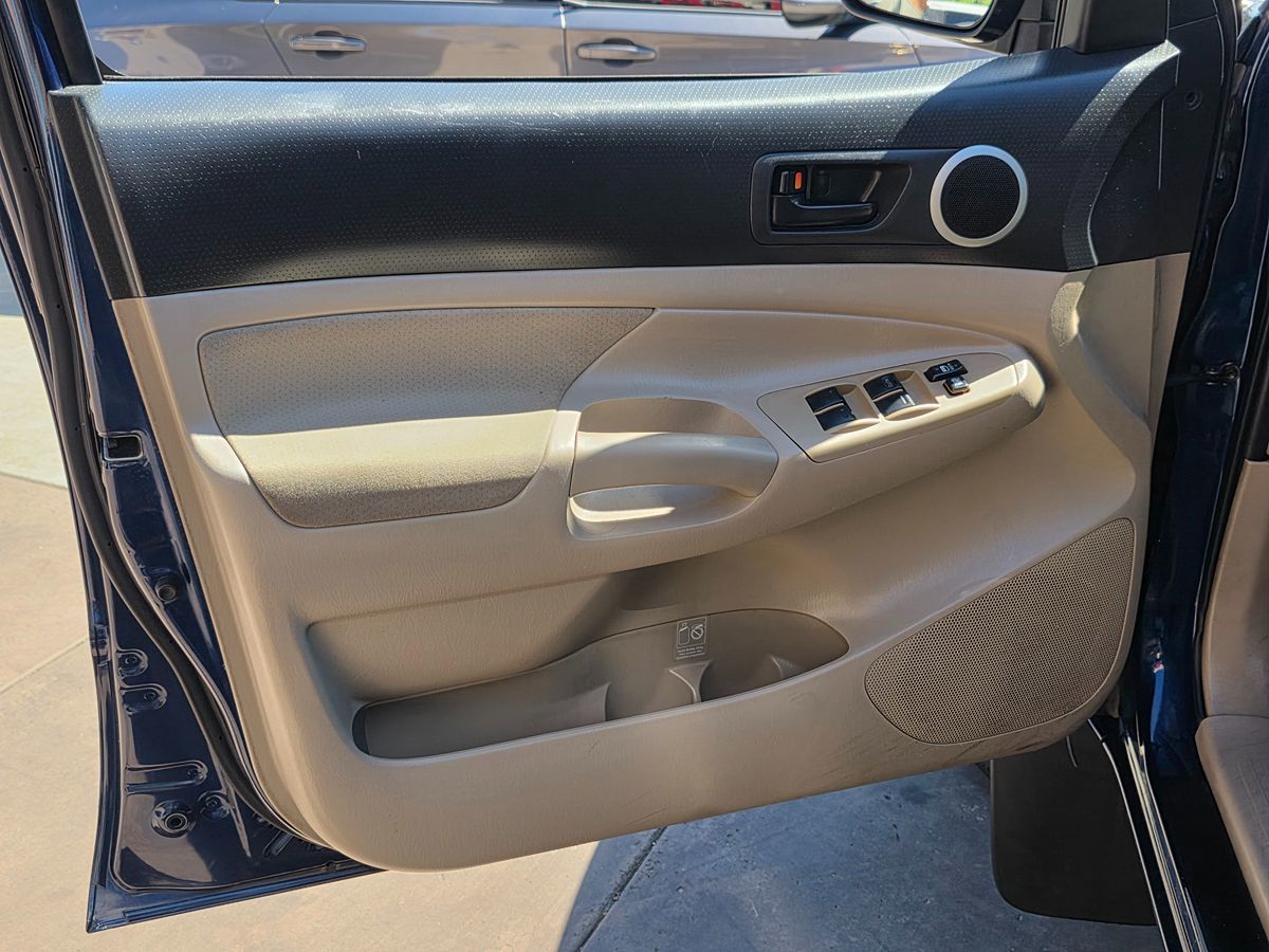 Toyota Tacoma photo 27