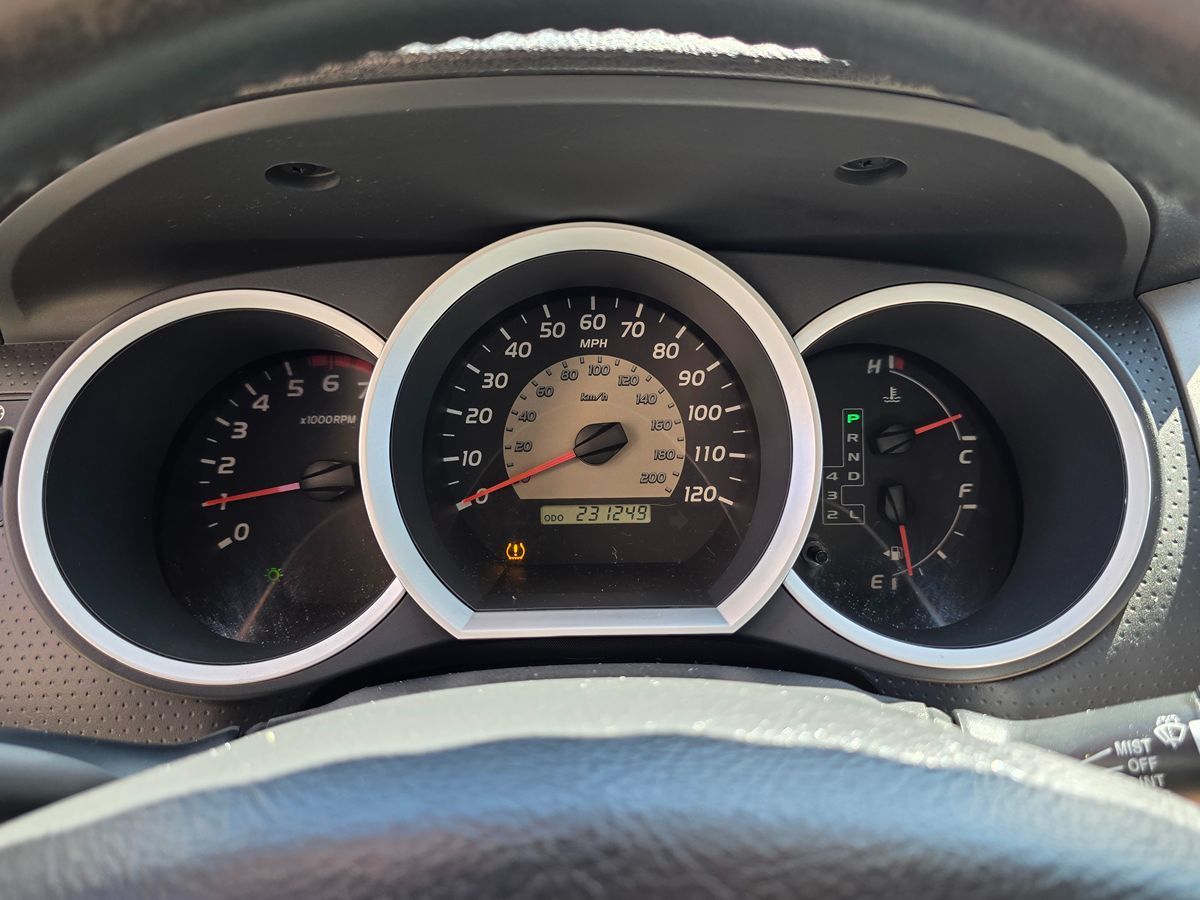 Toyota Tacoma photo 29