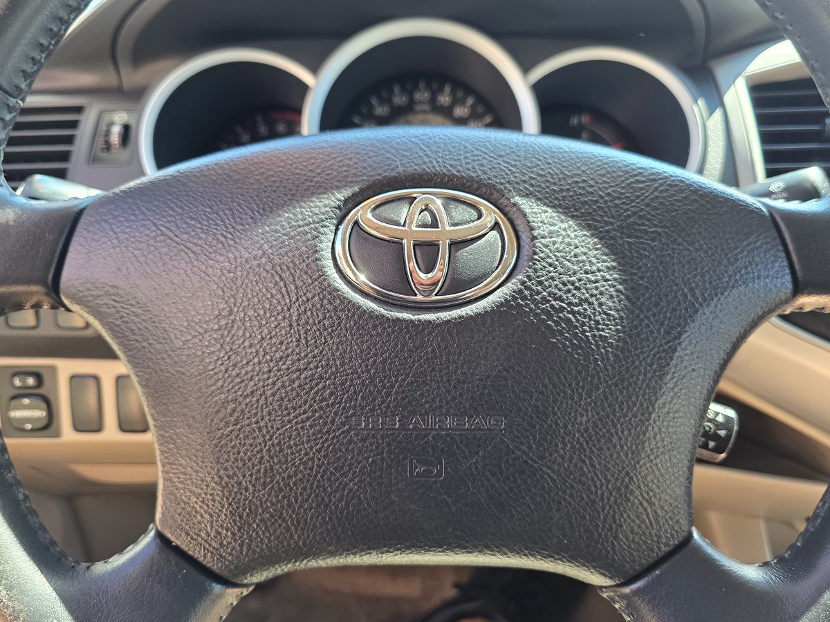 Toyota Tacoma photo 30