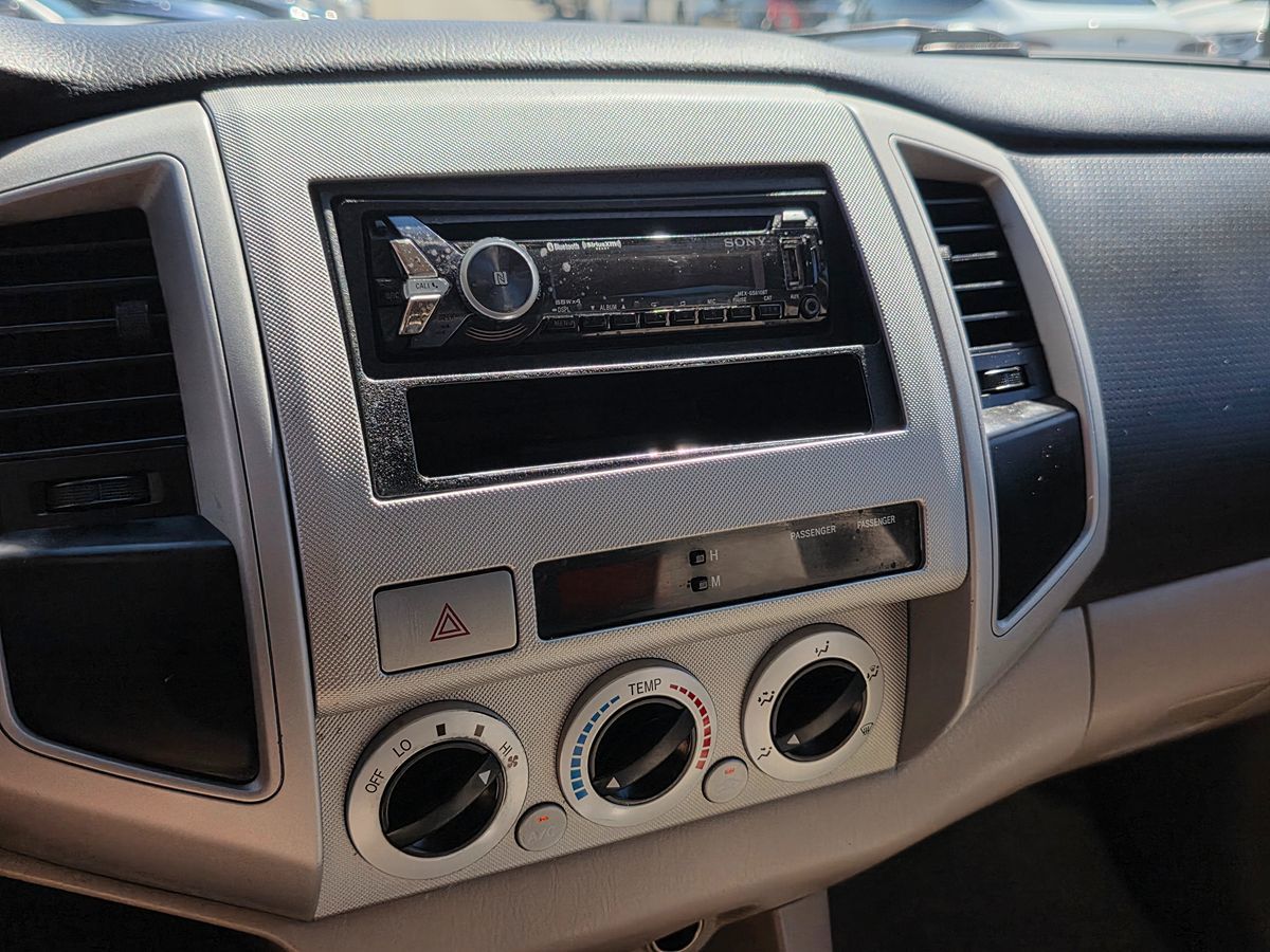 Toyota Tacoma photo 31