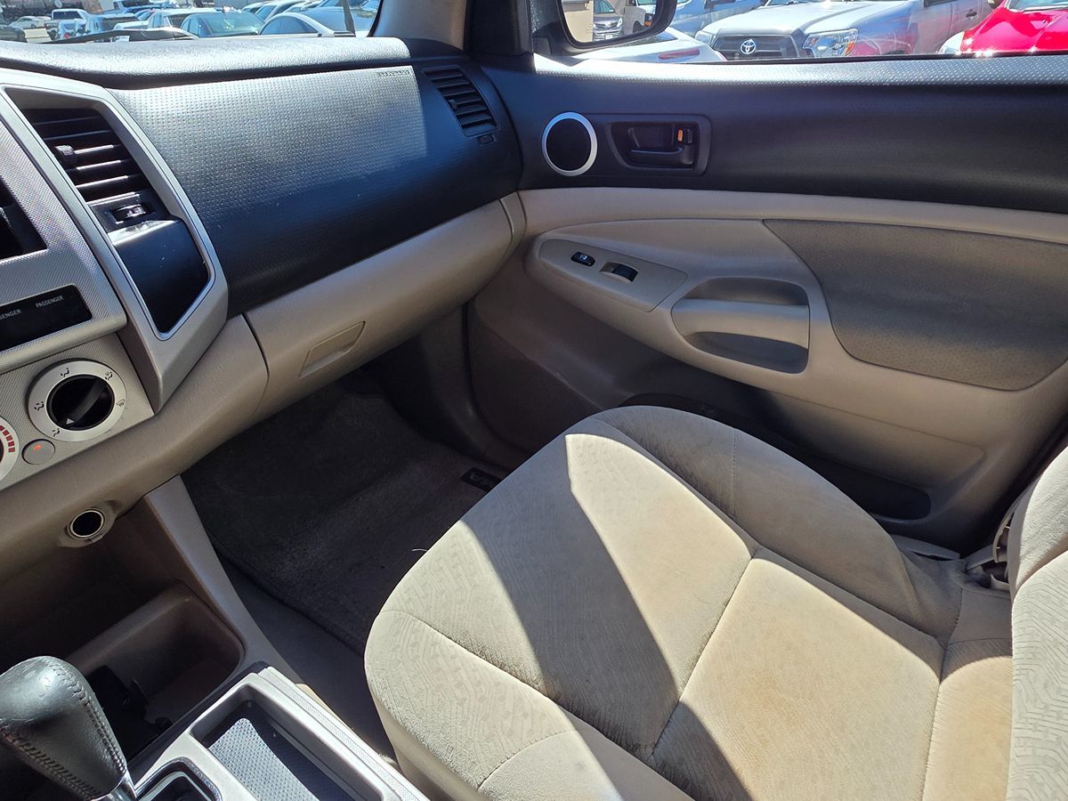 Toyota Tacoma photo 33