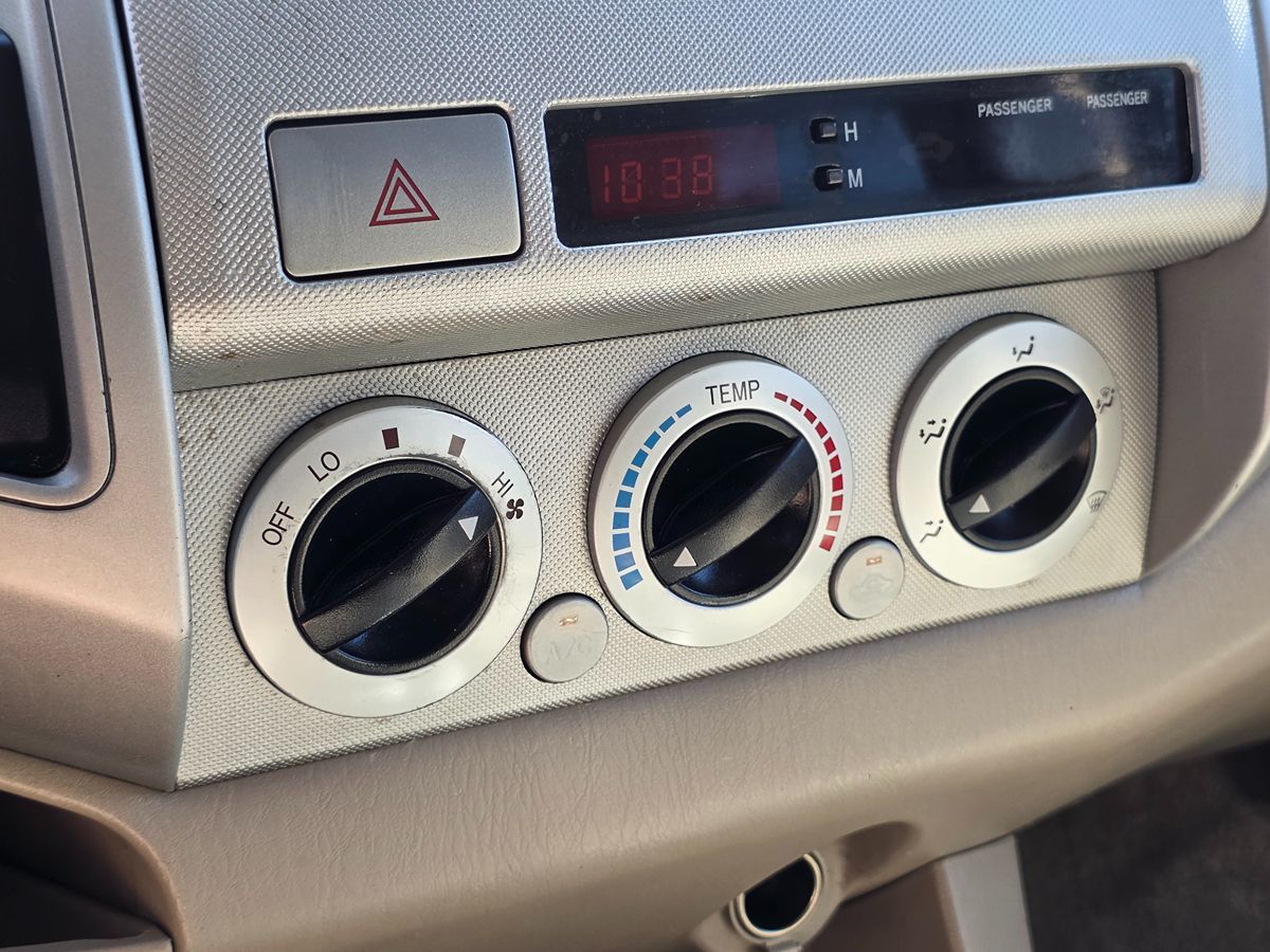 Toyota Tacoma photo 36