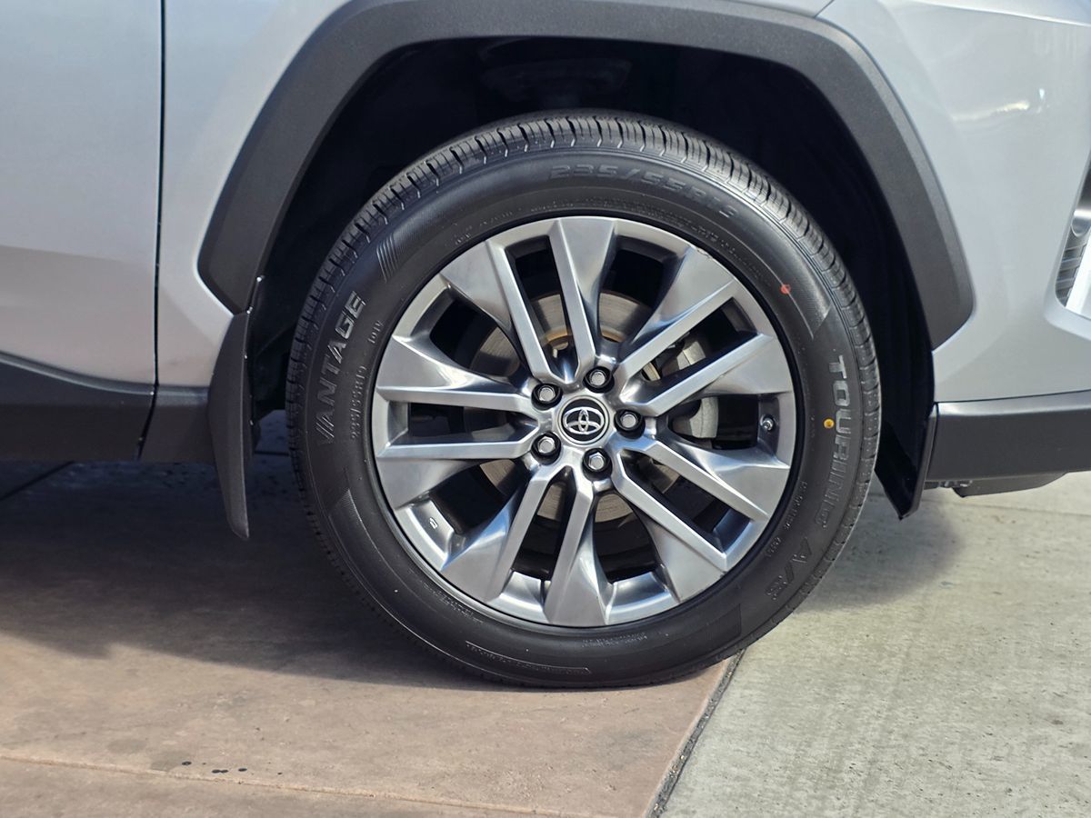 Toyota RAV4 photo 13