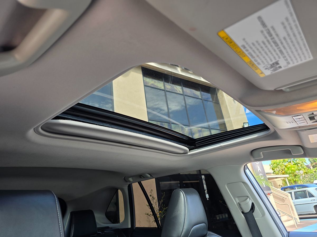 Toyota RAV4 photo 18