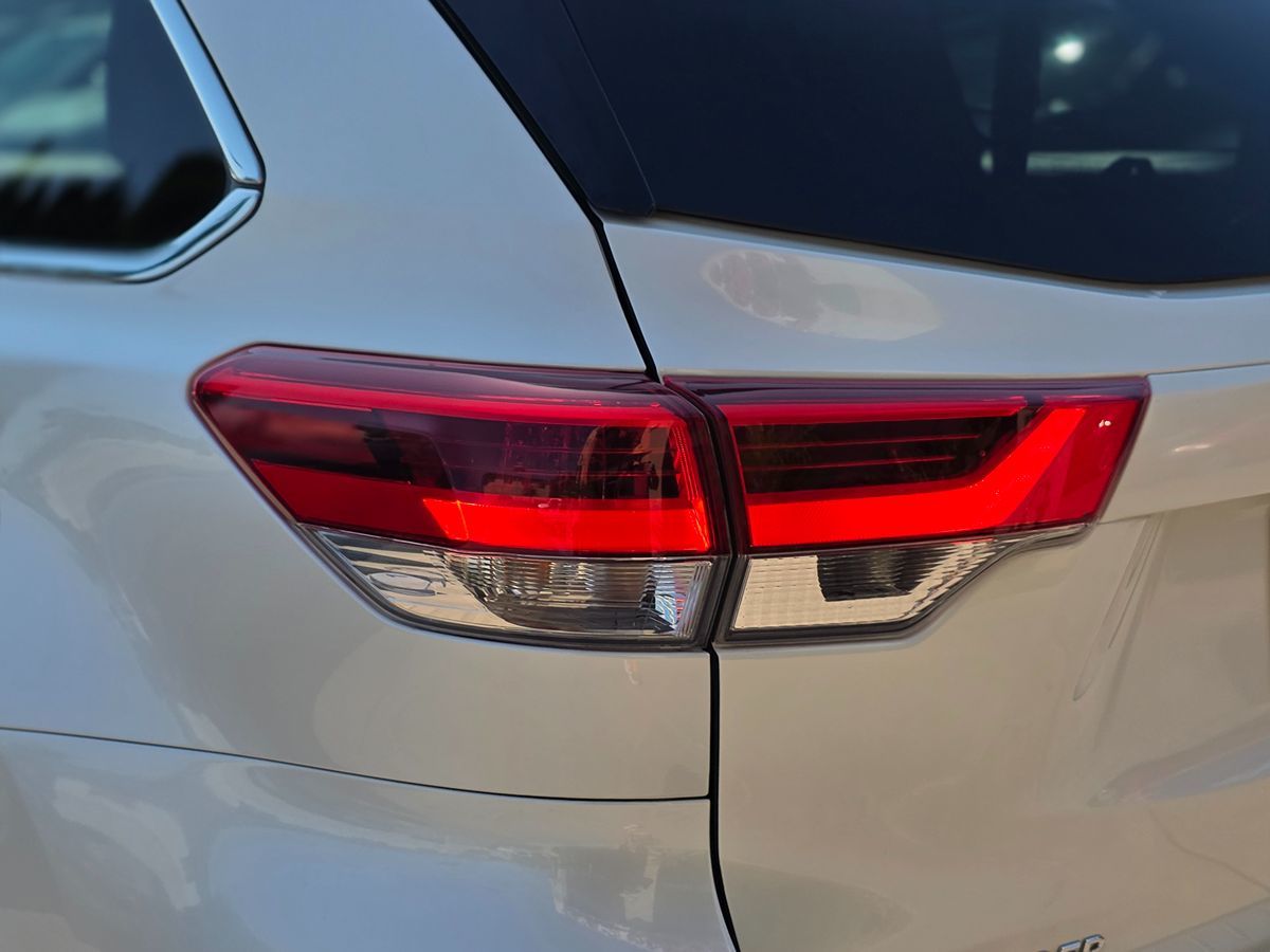 Toyota Highlander photo 10