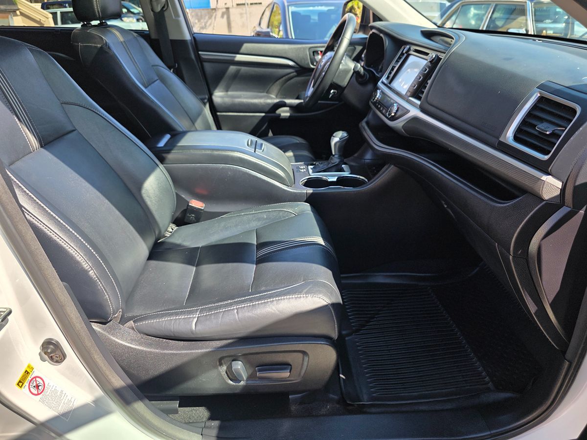 Toyota Highlander photo 16