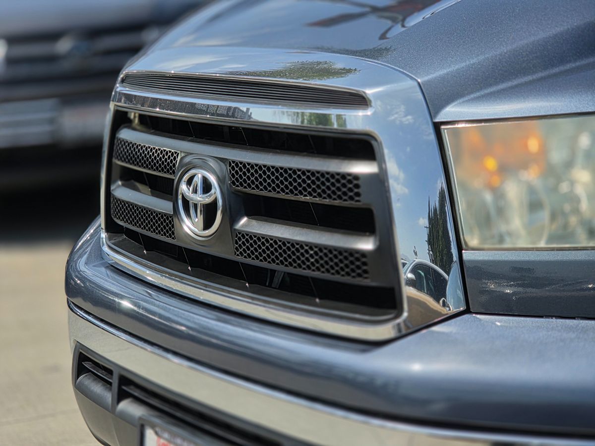 Toyota Tundra photo 8
