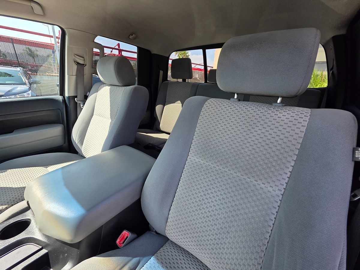 Toyota Tundra photo 23