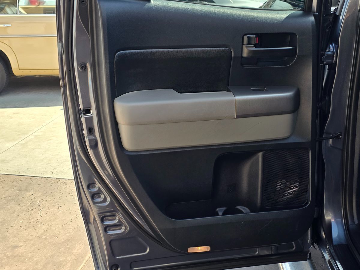 Toyota Tundra photo 28
