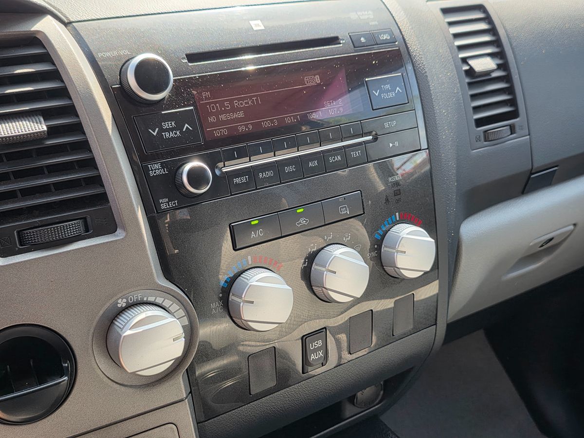 Toyota Tundra photo 37