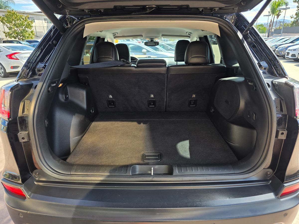 Jeep Cherokee photo 18