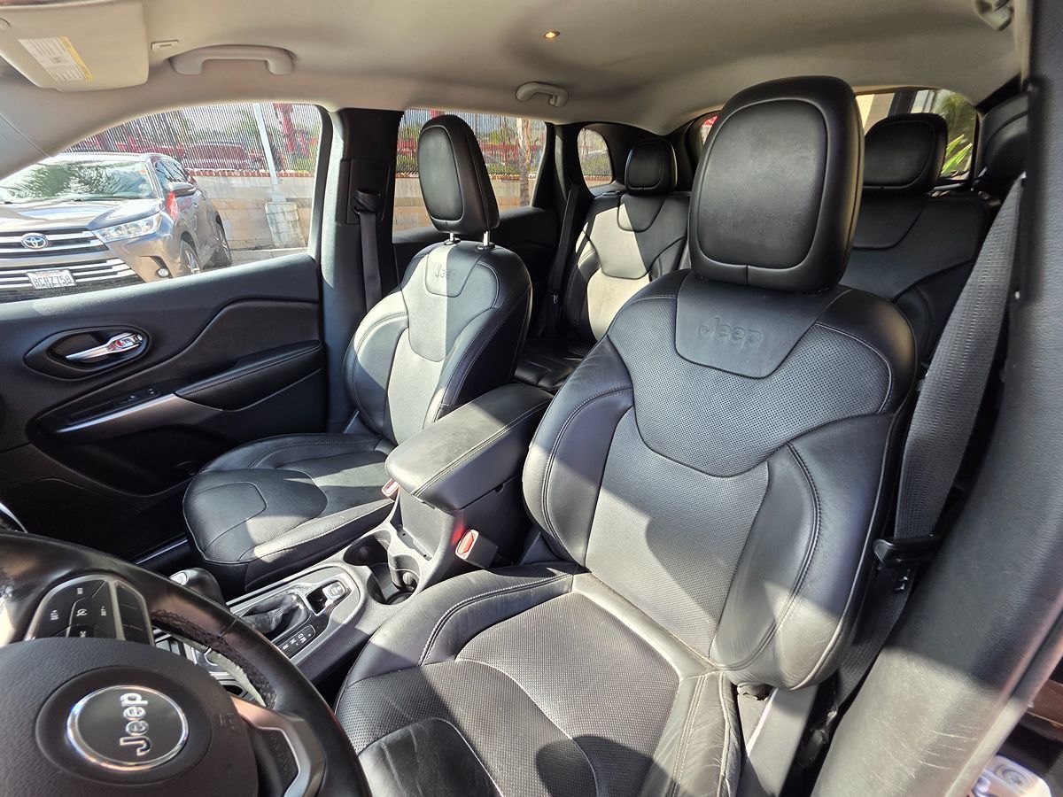 Jeep Cherokee photo 22