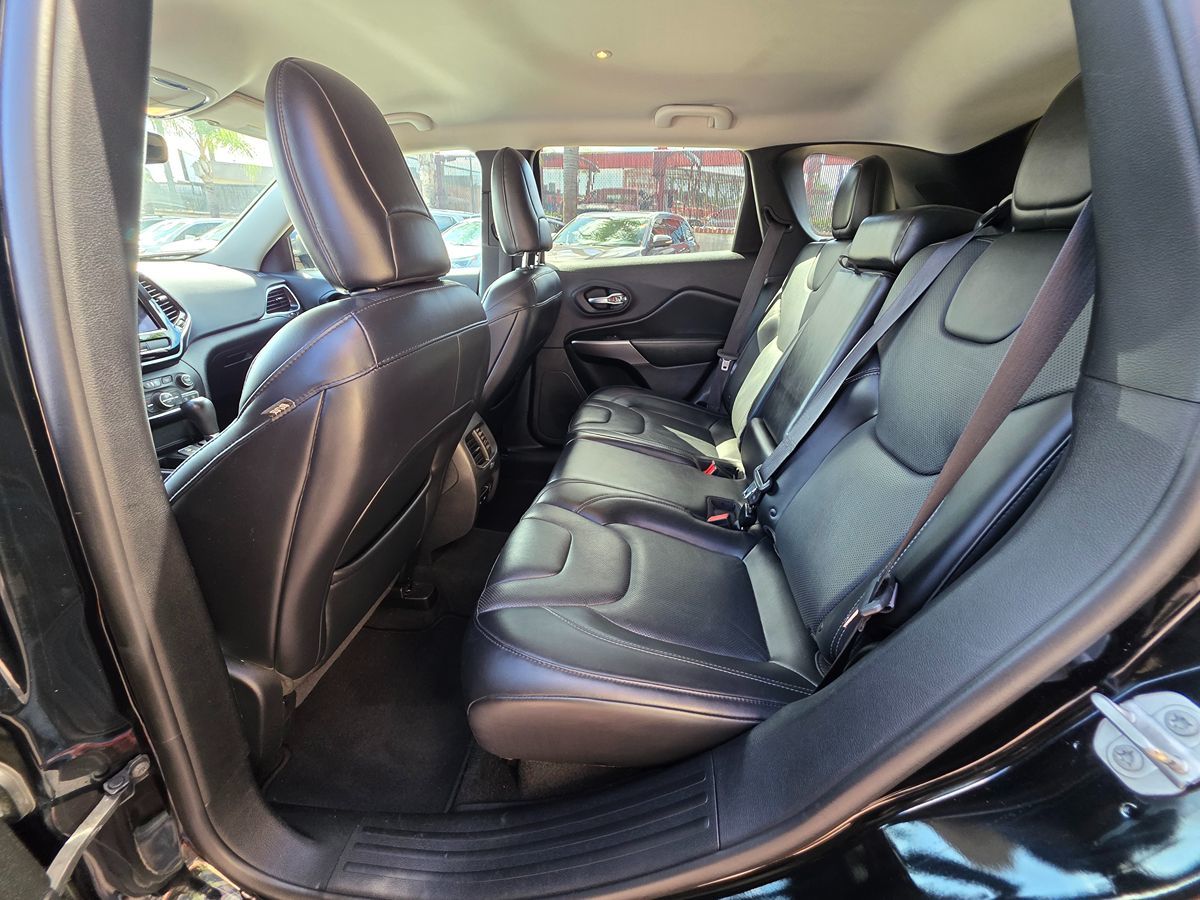 Jeep Cherokee photo 23