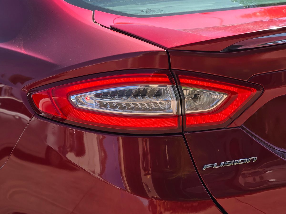 Ford Fusion photo 10