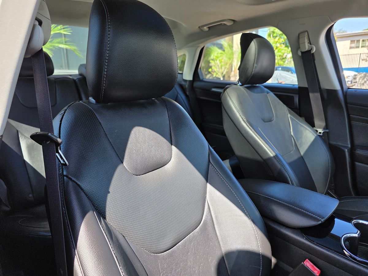 Ford Fusion photo 17