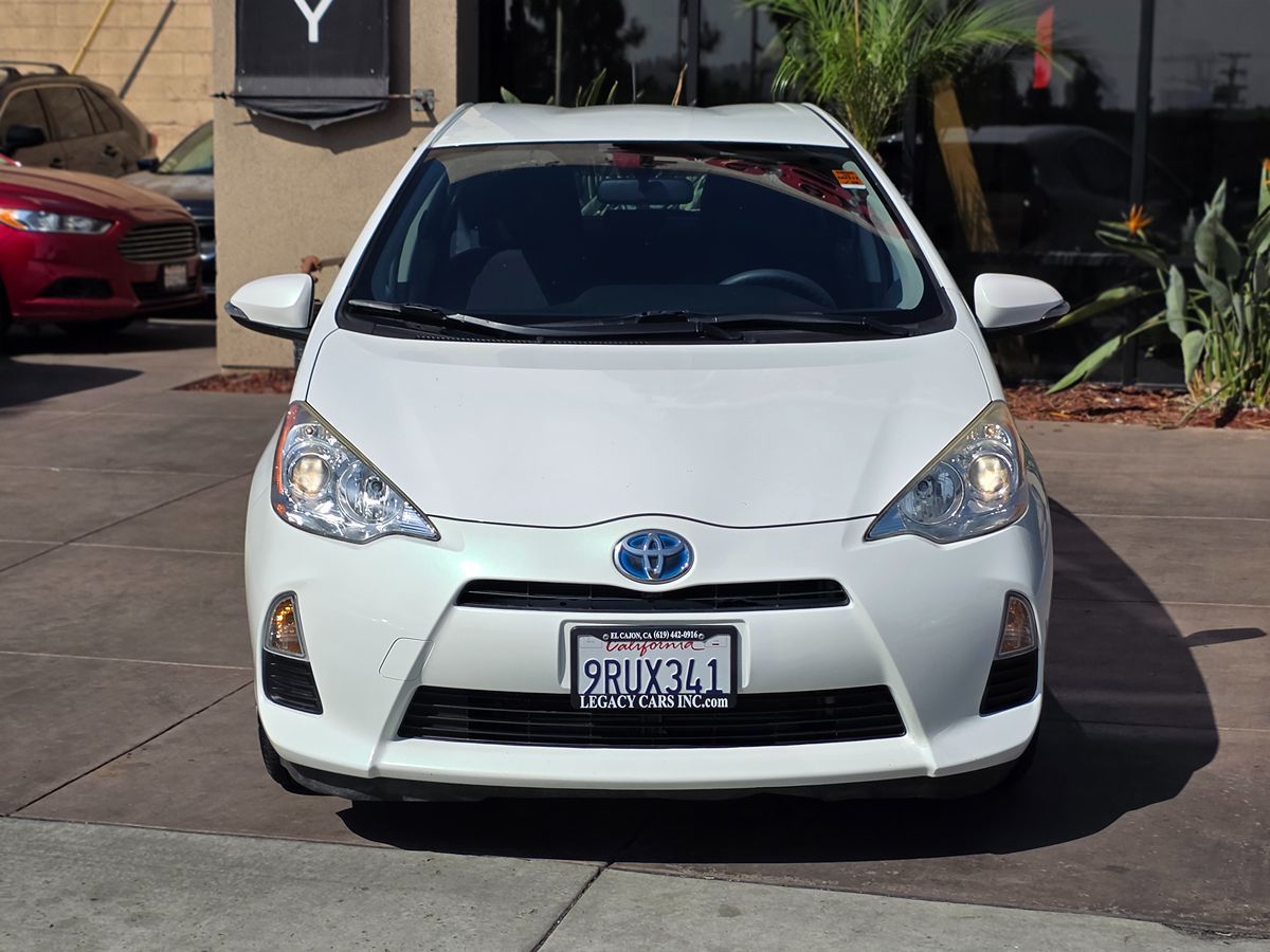Toyota Prius C photo 4