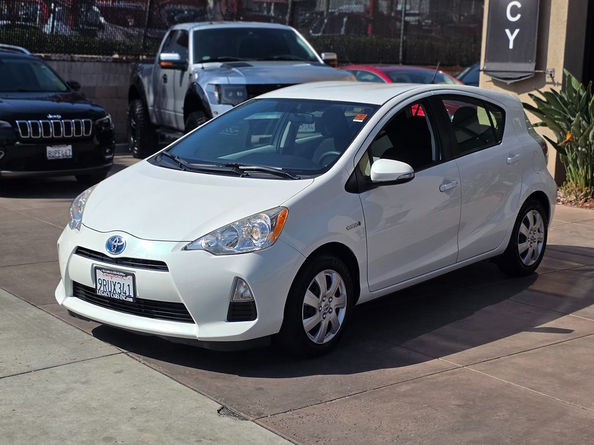 Toyota Prius C photo 5