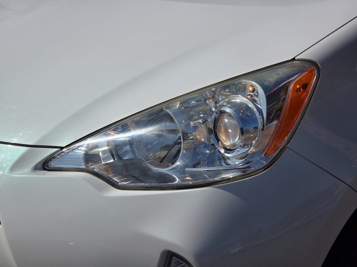 Toyota Prius C photo 6