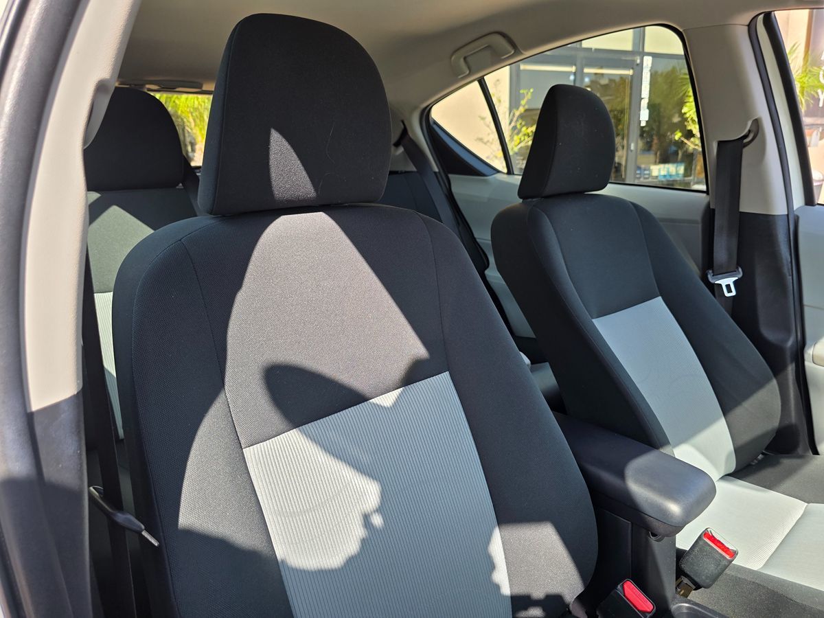 Toyota Prius C photo 17