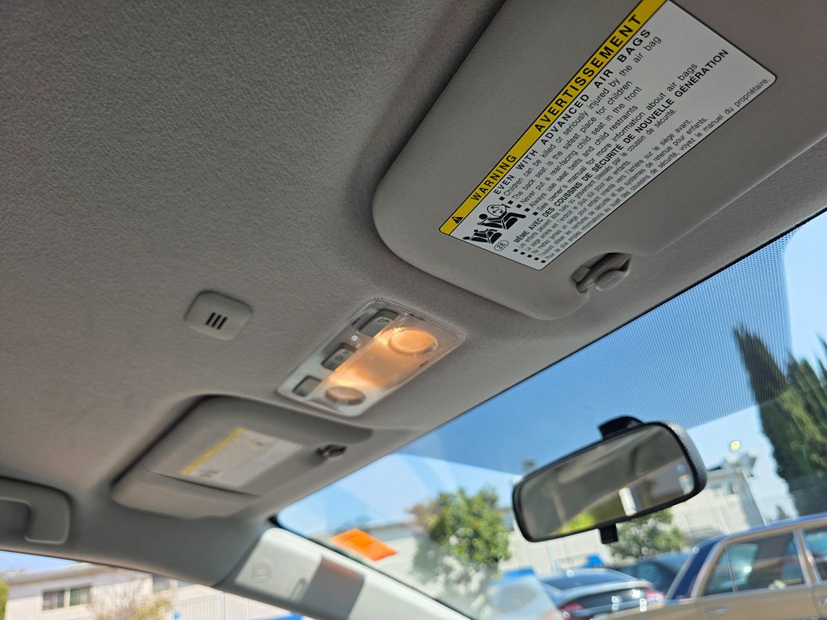 Toyota Prius C photo 18