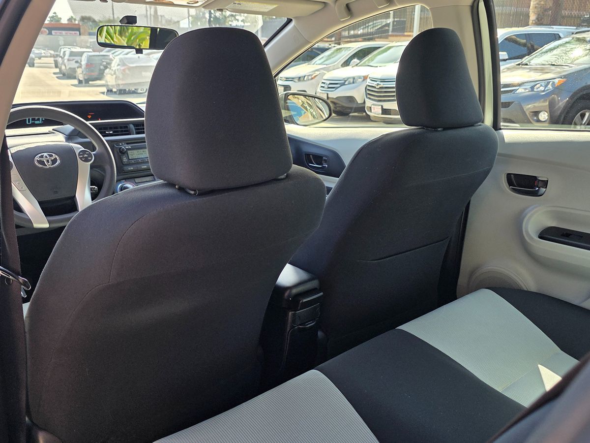 Toyota Prius C photo 25