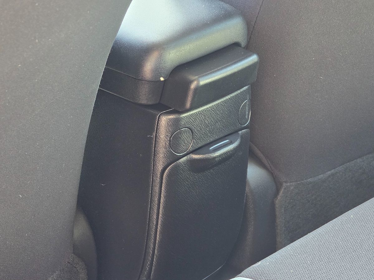 Toyota Prius C photo 26