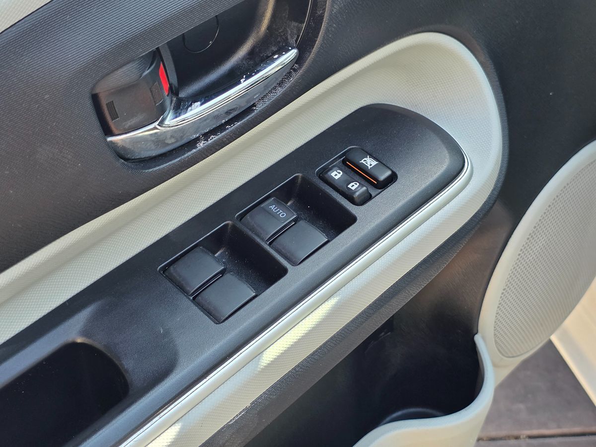 Toyota Prius C photo 29