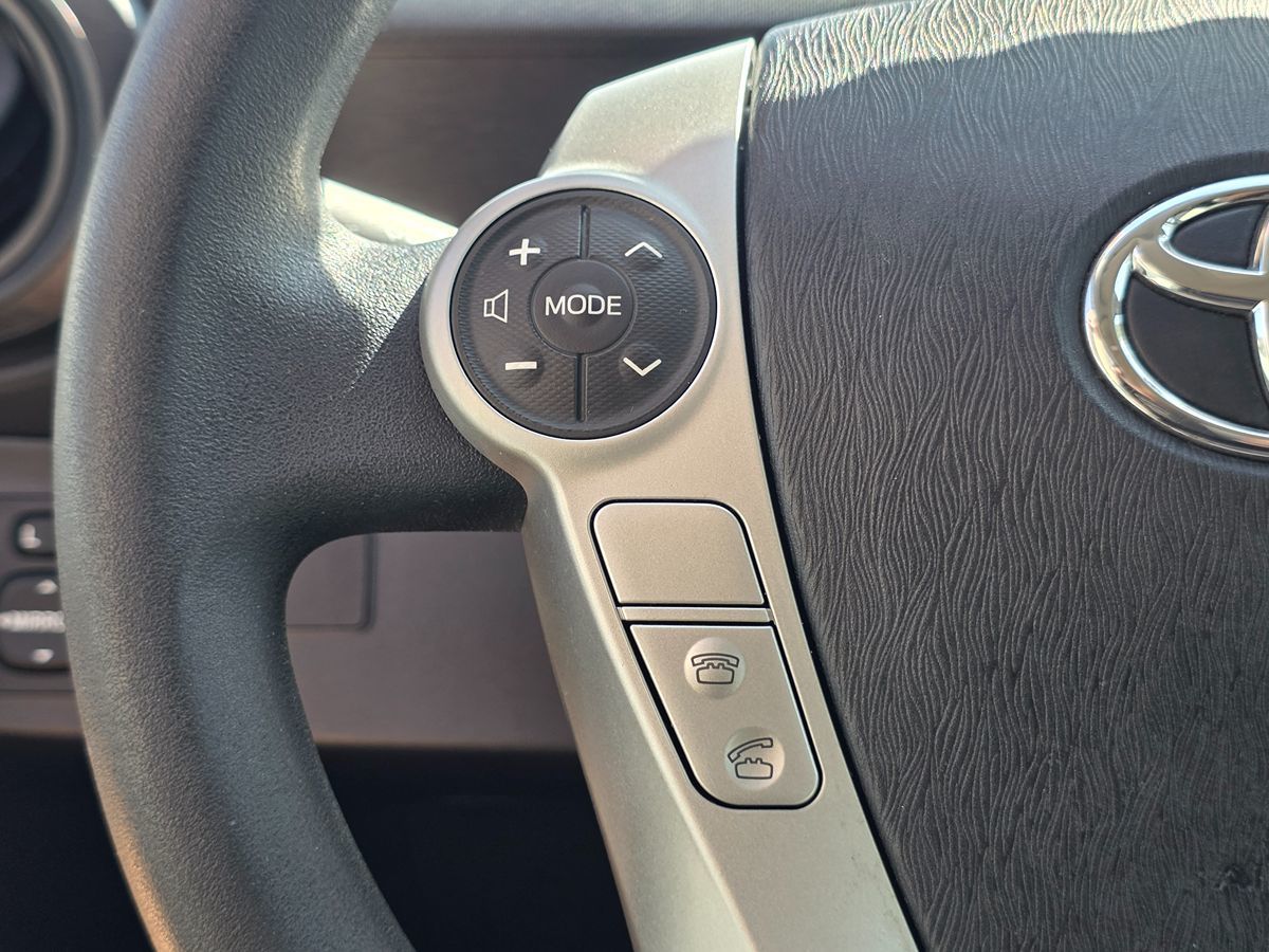 Toyota Prius C photo 30