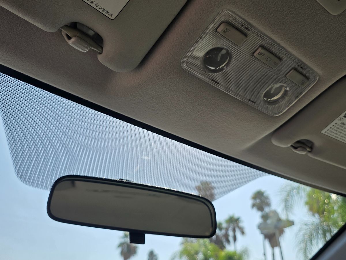Toyota Prius C photo 38