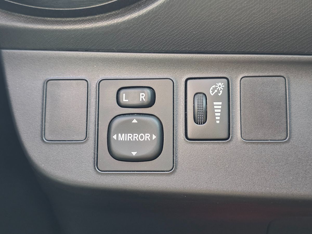 Toyota Prius C photo 47