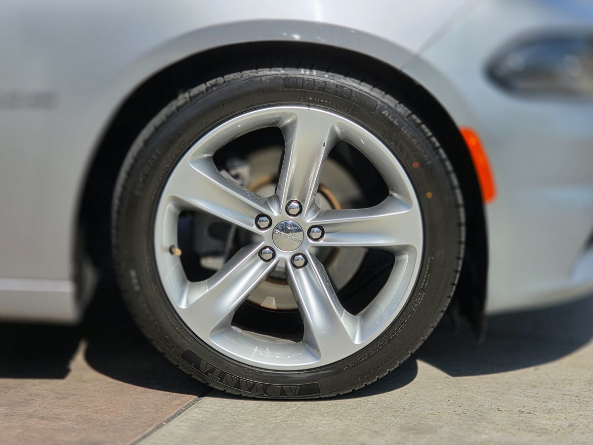 Dodge Charger photo 13