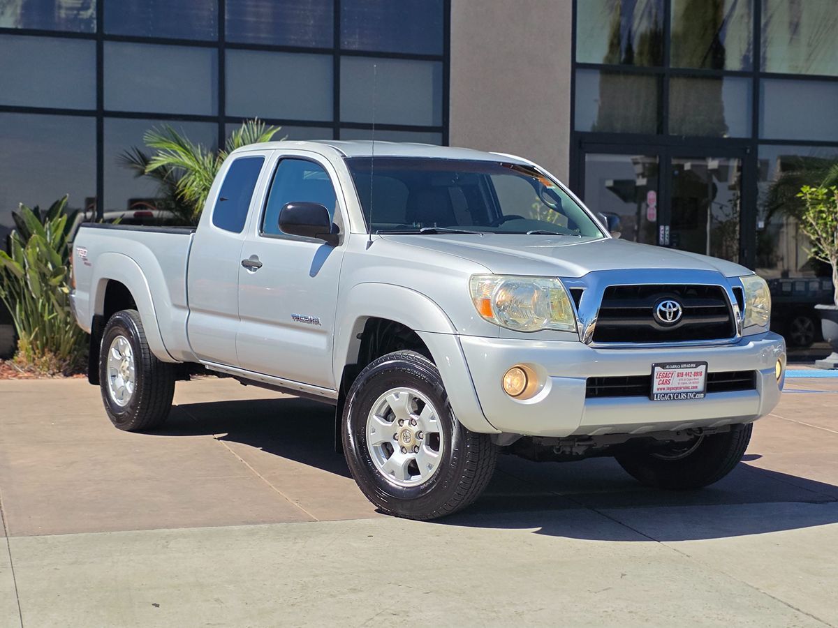 Toyota Tacoma photo 3