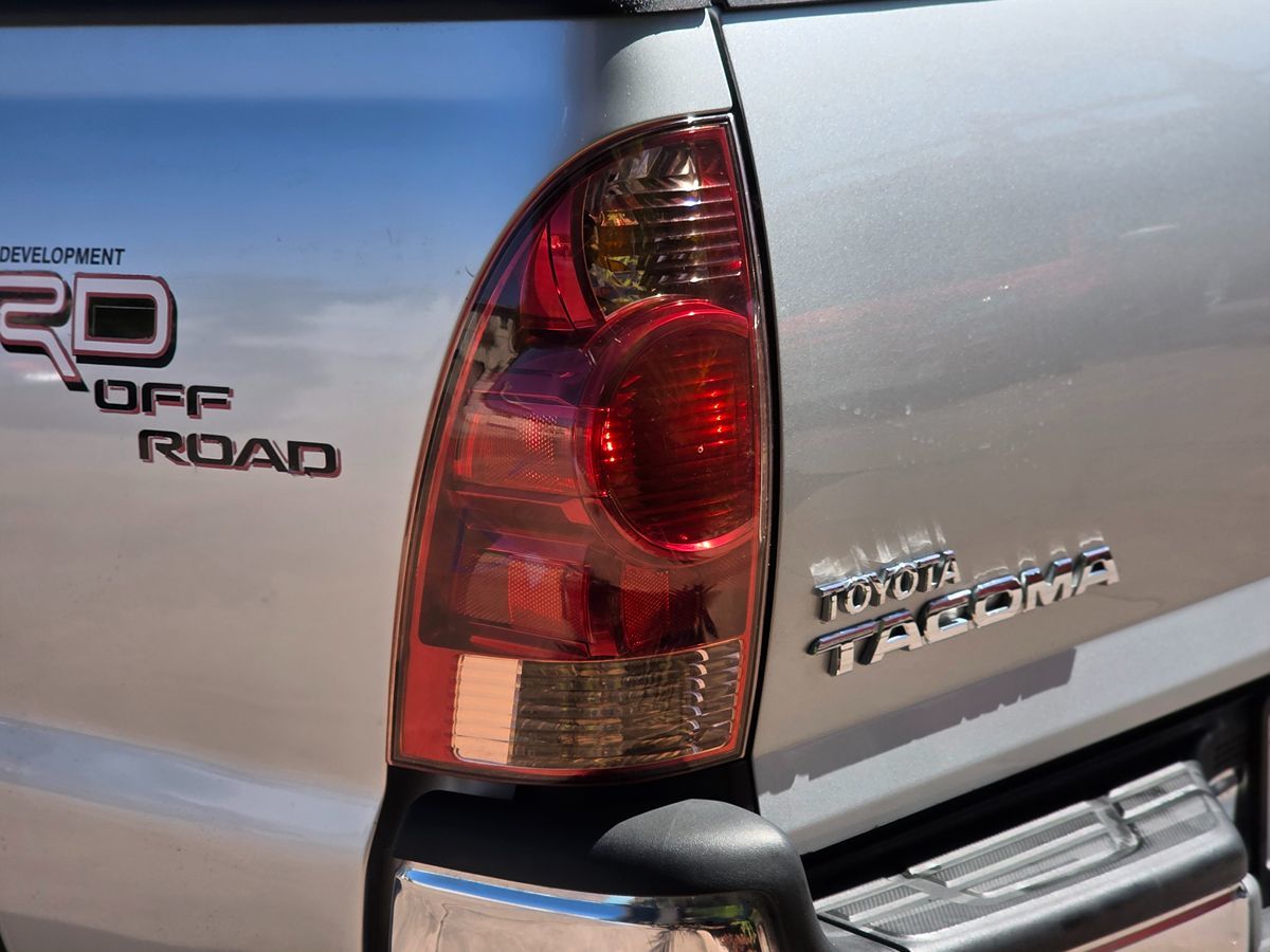 Toyota Tacoma photo 10