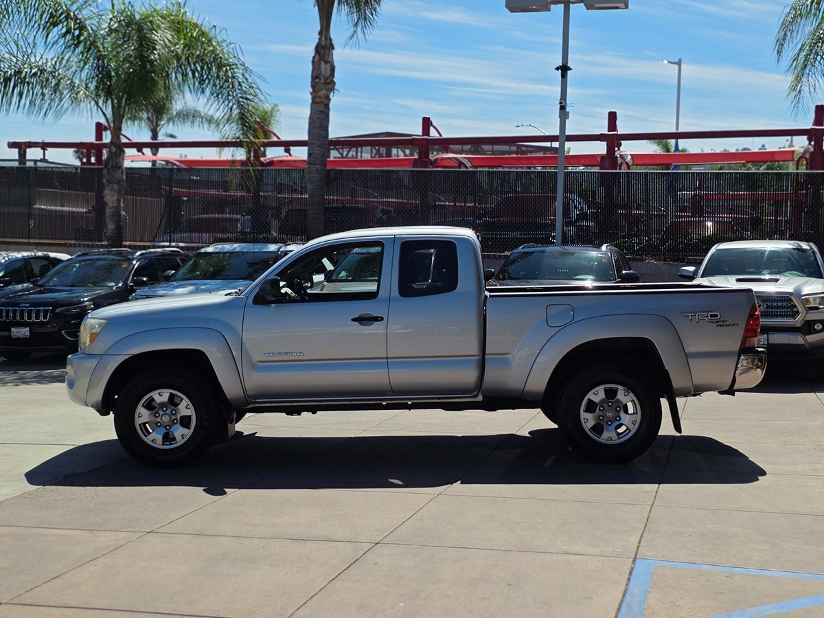 Toyota Tacoma photo 9