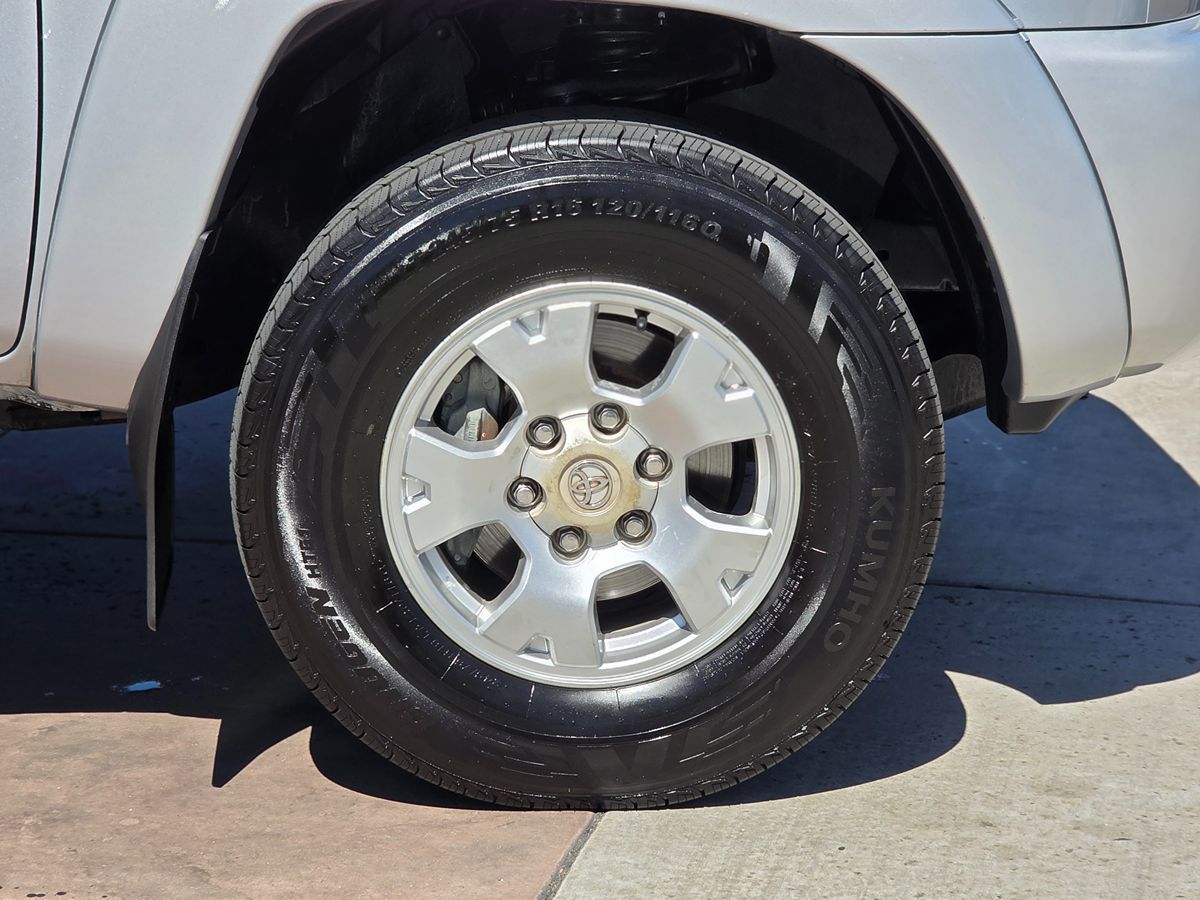 Toyota Tacoma photo 13