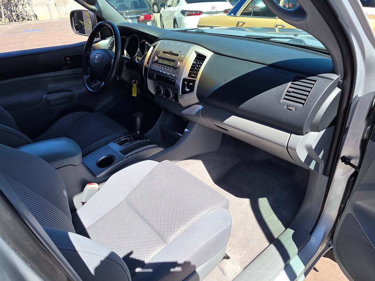 Toyota Tacoma photo 15