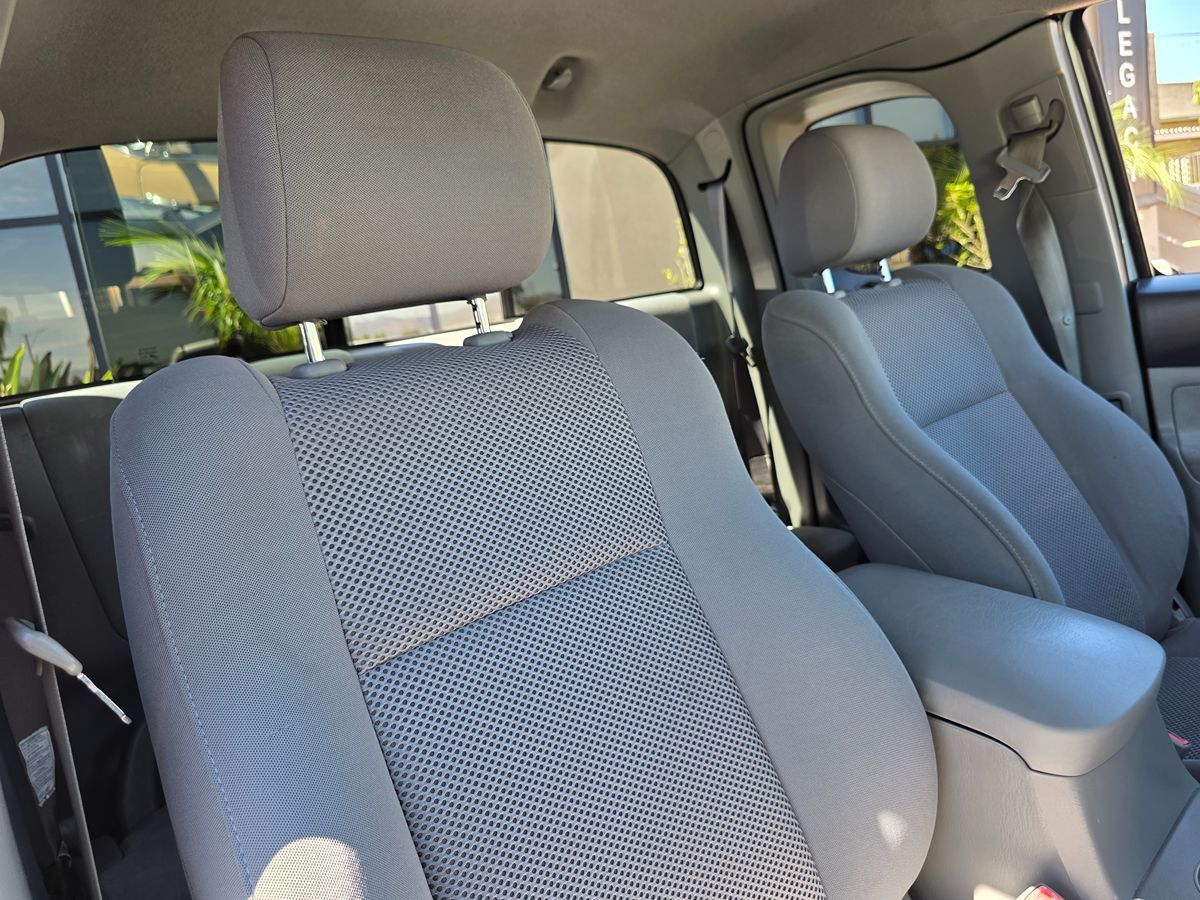 Toyota Tacoma photo 17